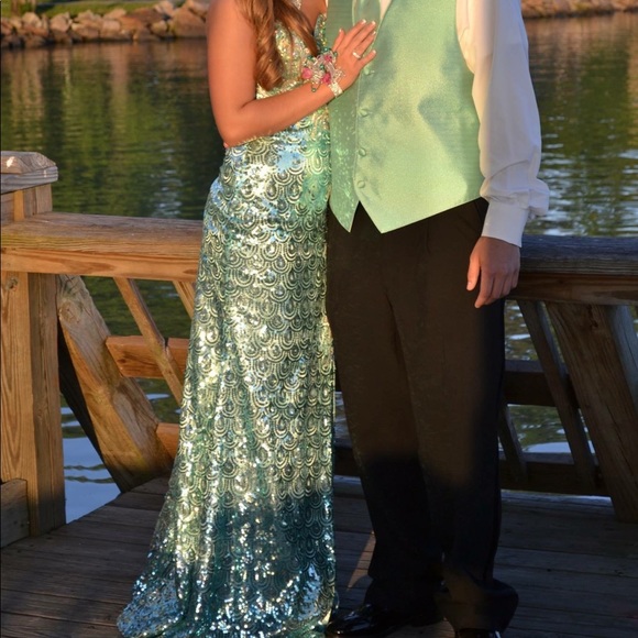 Prom dress - Picture 1 of 5